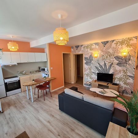 Le Tropical - Local A Velos Au Centre Historique Tonnerre Kültér fotó
